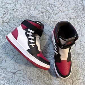 NWOB Air Jordan 1 Nova XX Bred Toe Women’s Sneakers Gym Red, Black & White~8.5💚
